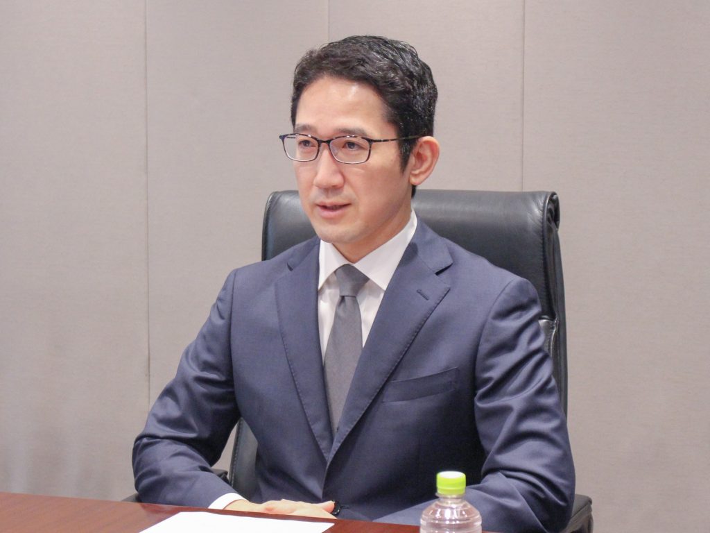 シームレスな連携による成長戦略 丸の内キャピタルの強みと魅力 三沢様 お話中1 1024x768 - シームレスな連携による成長戦略 丸の内キャピタルの強みと魅力