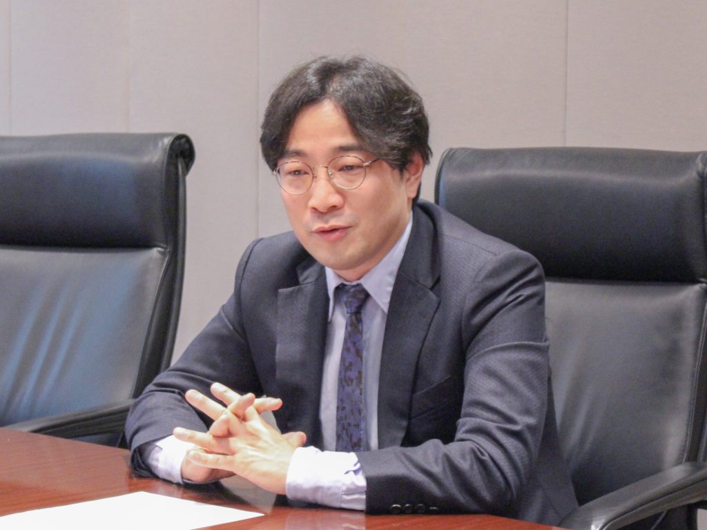 シームレスな連携による成長戦略 丸の内キャピタルの強みと魅力 吉岡様 お話中1 1024x768 - シームレスな連携による成長戦略 丸の内キャピタルの強みと魅力