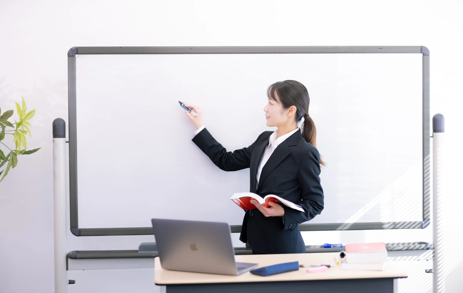 【pmoとは？どの会社にする？】pmoの特徴・おすすめの求人の探し方を解説！8 - PMとITコンサルタント、どちらが向いている？仕事内容や適性を徹底解説