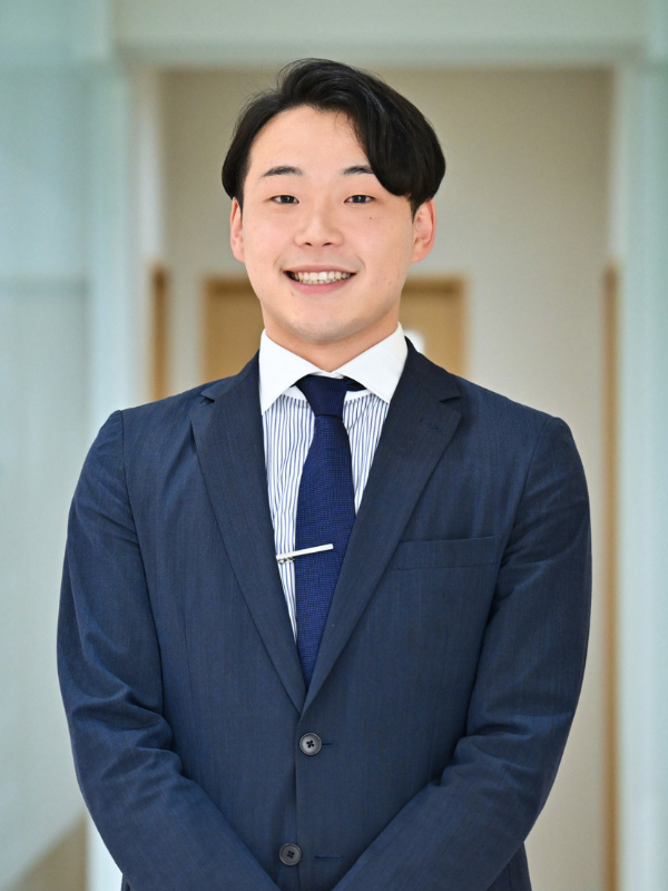 マーケティングの力で企業変革・事業創造を実現する──成長著しいベンチャーファームで挑戦を楽しむマネージングディレクターに迫る【エイトハンドレッド】 企業インタビューゲスト用 600 x 800 px 3 - マーケティングの力で企業変革・事業創造を実現する──成長著しいベンチャーファームで挑戦を楽しむマネージングディレクターに迫る【エイトハンドレッド】