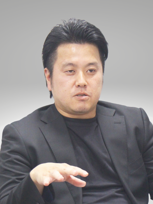 マーケティングの力で企業変革・事業創造を実現する──成長著しいベンチャーファームで挑戦を楽しむマネージングディレクターに迫る【エイトハンドレッド】 企業インタビューゲスト用 600 x 800 px 5 - マーケティングの力で企業変革・事業創造を実現する──成長著しいベンチャーファームで挑戦を楽しむマネージングディレクターに迫る【エイトハンドレッド】