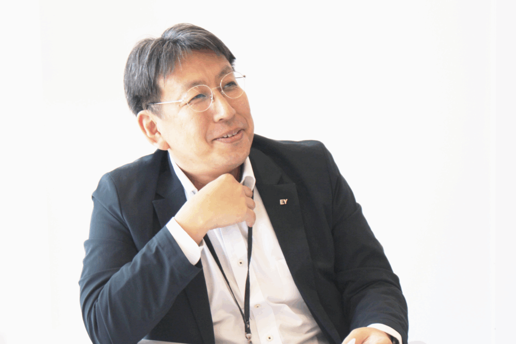 【EY新日本有限責任監査法人 FAAS事業部 FO&DXチーム】アドバイザリー拡大期を支える「会計」×「IT」のプロフェッショナル集団 インタビュー写真加工用 1 1024x683 - 【EY新日本有限責任監査法人 FAAS事業部 FO&DXチーム】アドバイザリー拡大期を支える「会計」×「IT」のプロフェッショナル集団